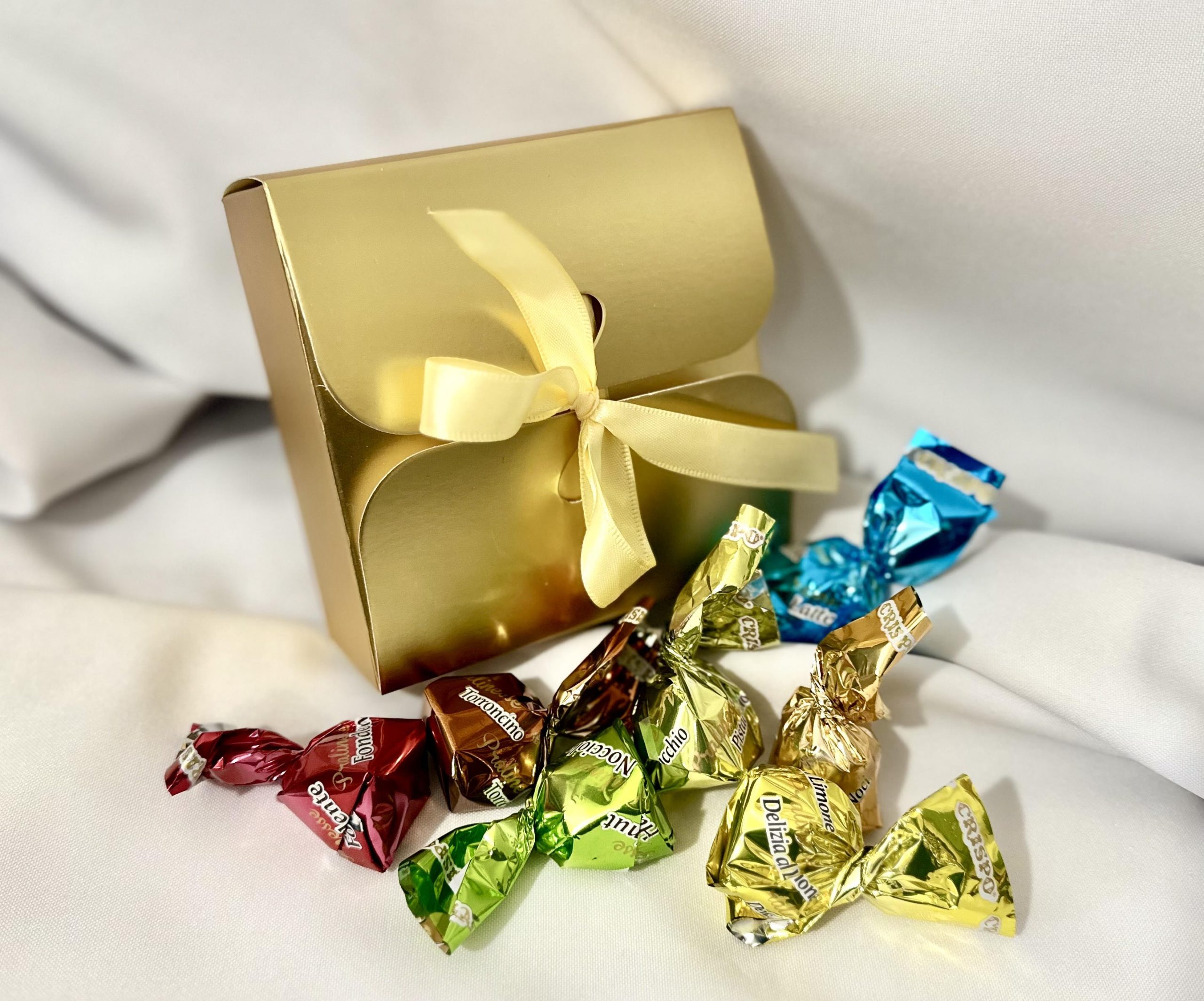 Vegyes Praliné Válogatás ARANY papír díszdobozban 150g