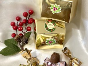 Csillogó Arany Dobozos Vegyes Praliné Válogatás 105g