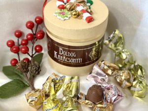 Karácsonyi Vegyes Pralinék ( henger dobozban ) 150g