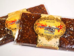 Di&oacute;s-aszalt s&aacute;rgabarackos-homokt&ouml;vises grill&aacute;zs 90 g